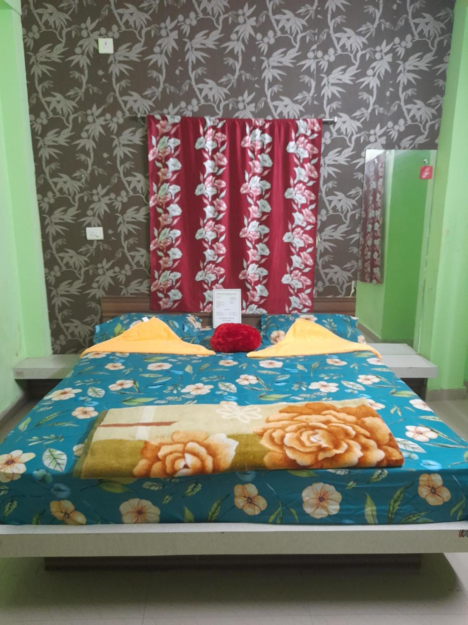 Hotel Tirupati Пури Экстерьер фото